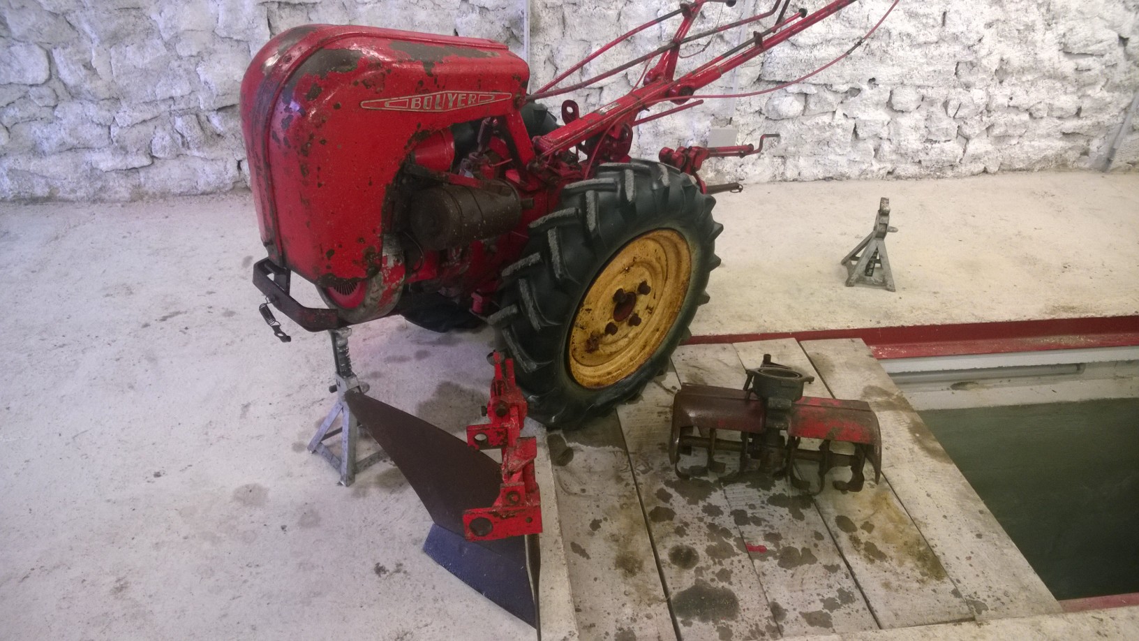 Bouyer 557 two-wheel tractor